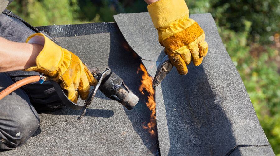 Professional flood damage restoration services in Mooreland, OK